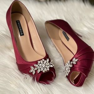 Women shoes size 6 New with out the box